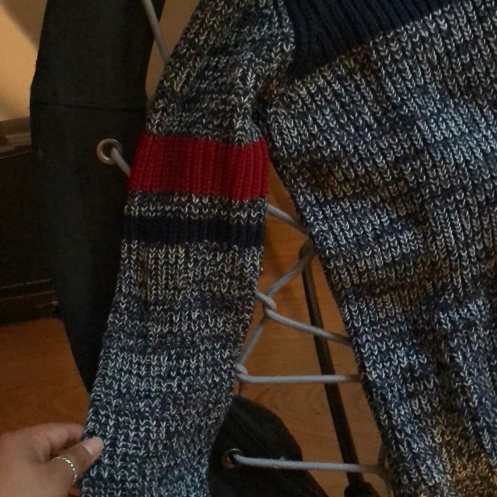 Sweater/shirt - Picture 4 of 5